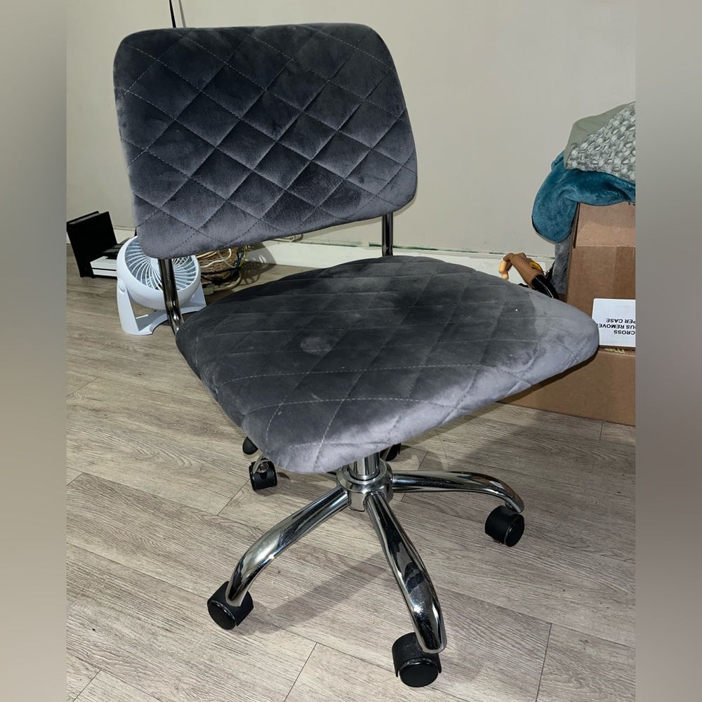 grey rolling desk chair
